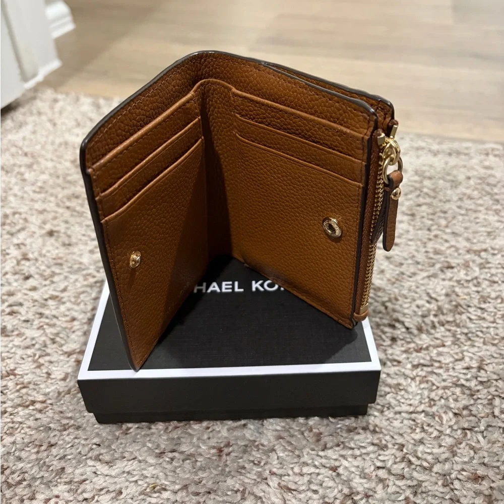 Michael Kors Tan Leather Card Holder - Picture 3 of 4